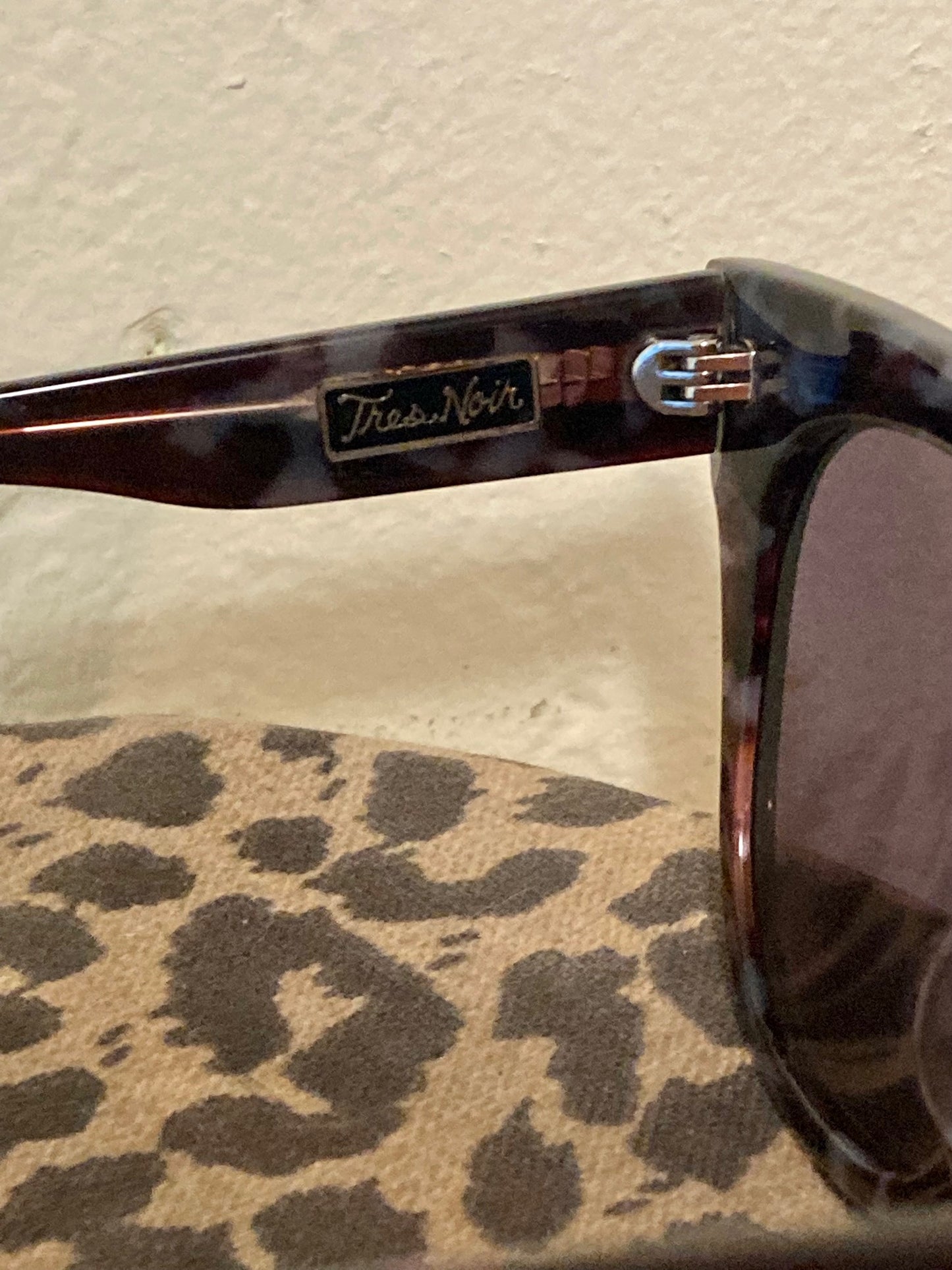 Tres Noir Sunnies
